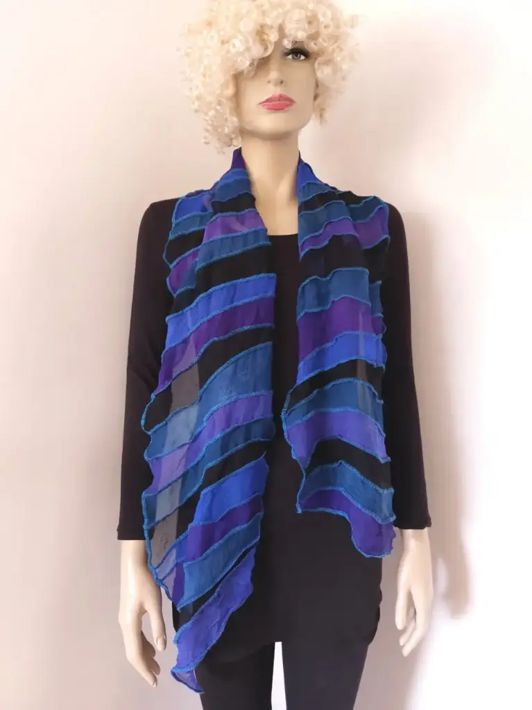 [S 425 ZC-zwart-groen-blauw-paars] Prachtige transparante zijden sjaal zwart paars groen blauw van CRÊPE CHIFFON, handgeverfd met natuurvriendelijke verfstoffen