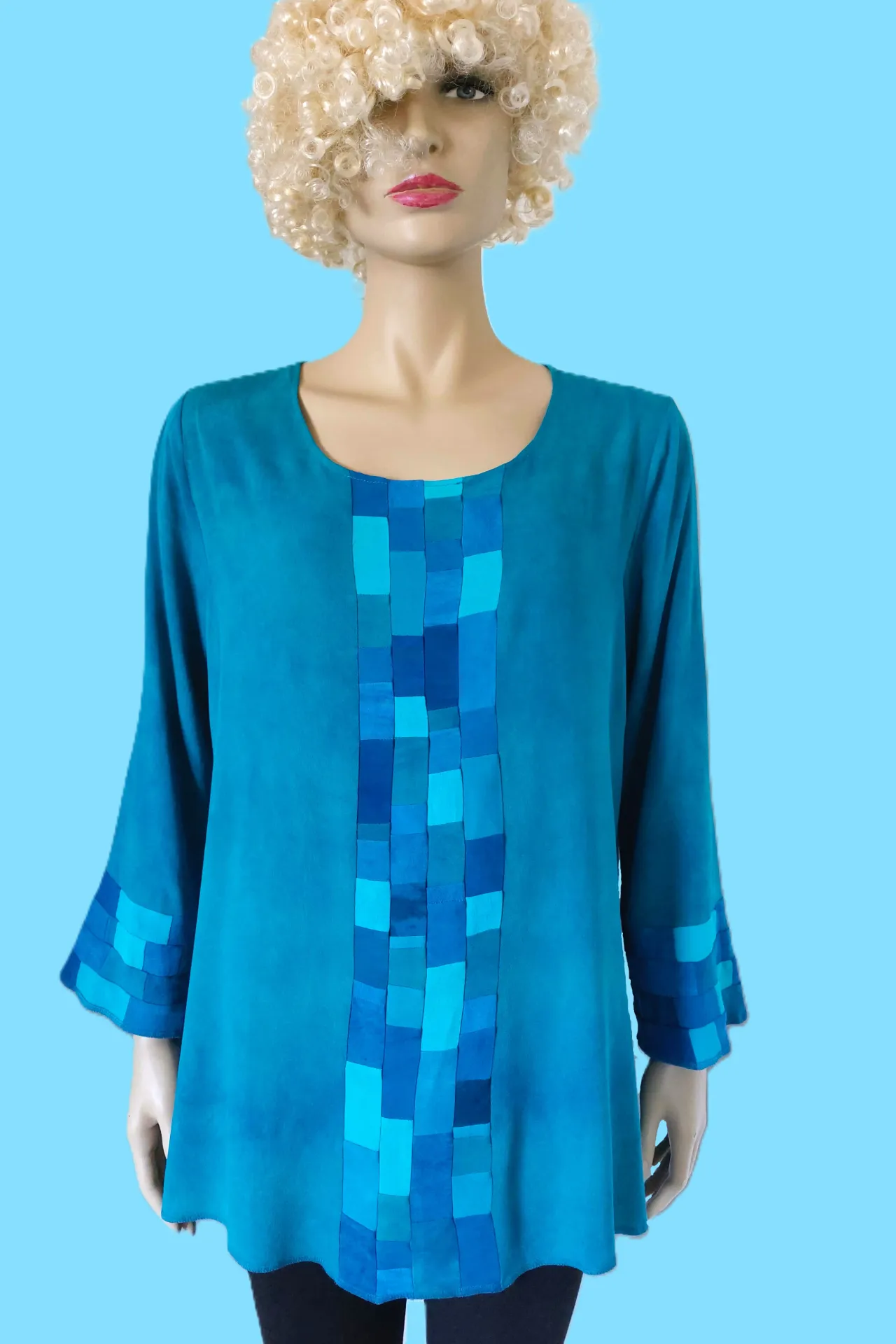 Aqua viscose blouse met extra klein patchwork