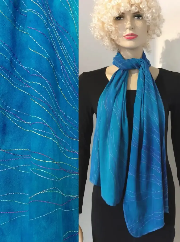[S 429 V-turq/multistiksels] Turquoise viscose sjaal met kleurrijke stiksels