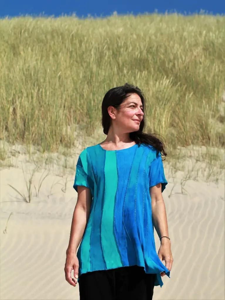 Heerlijke zomerse blouse, golvende lijnen (S, rood tinten)