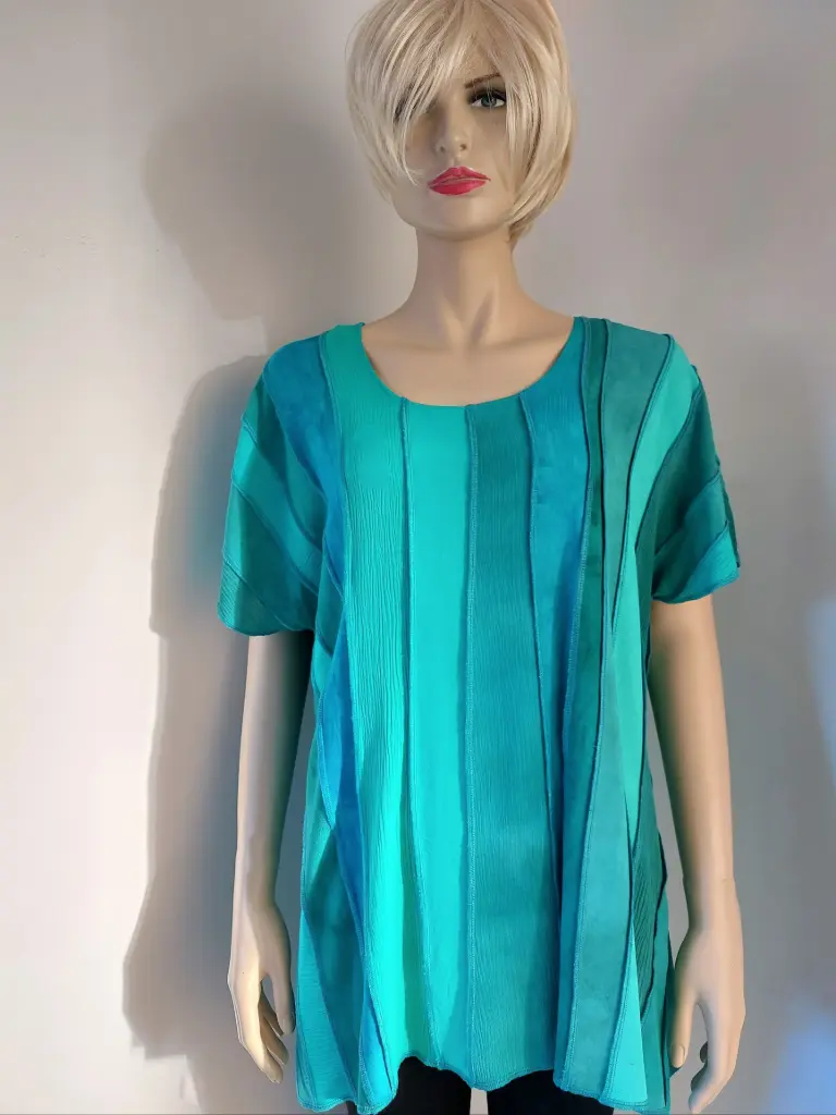 Aqua, jade groen, turquoise viscose blouse, korte mouw, lekker luchtige blouse (S, rood tinten)
