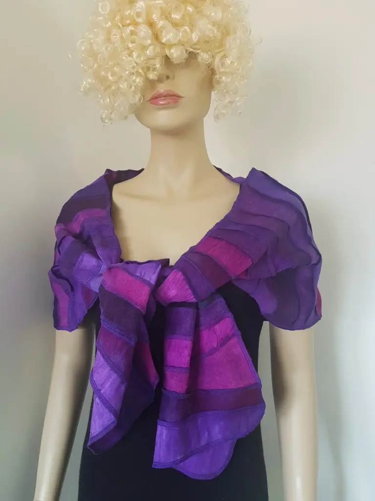 Paarse zijden sjaal, handgeverfd, handgemaakt