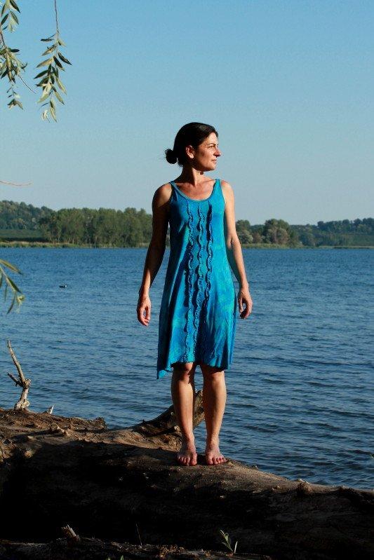 Turquoise stretch viscose jurk, handgeverfd