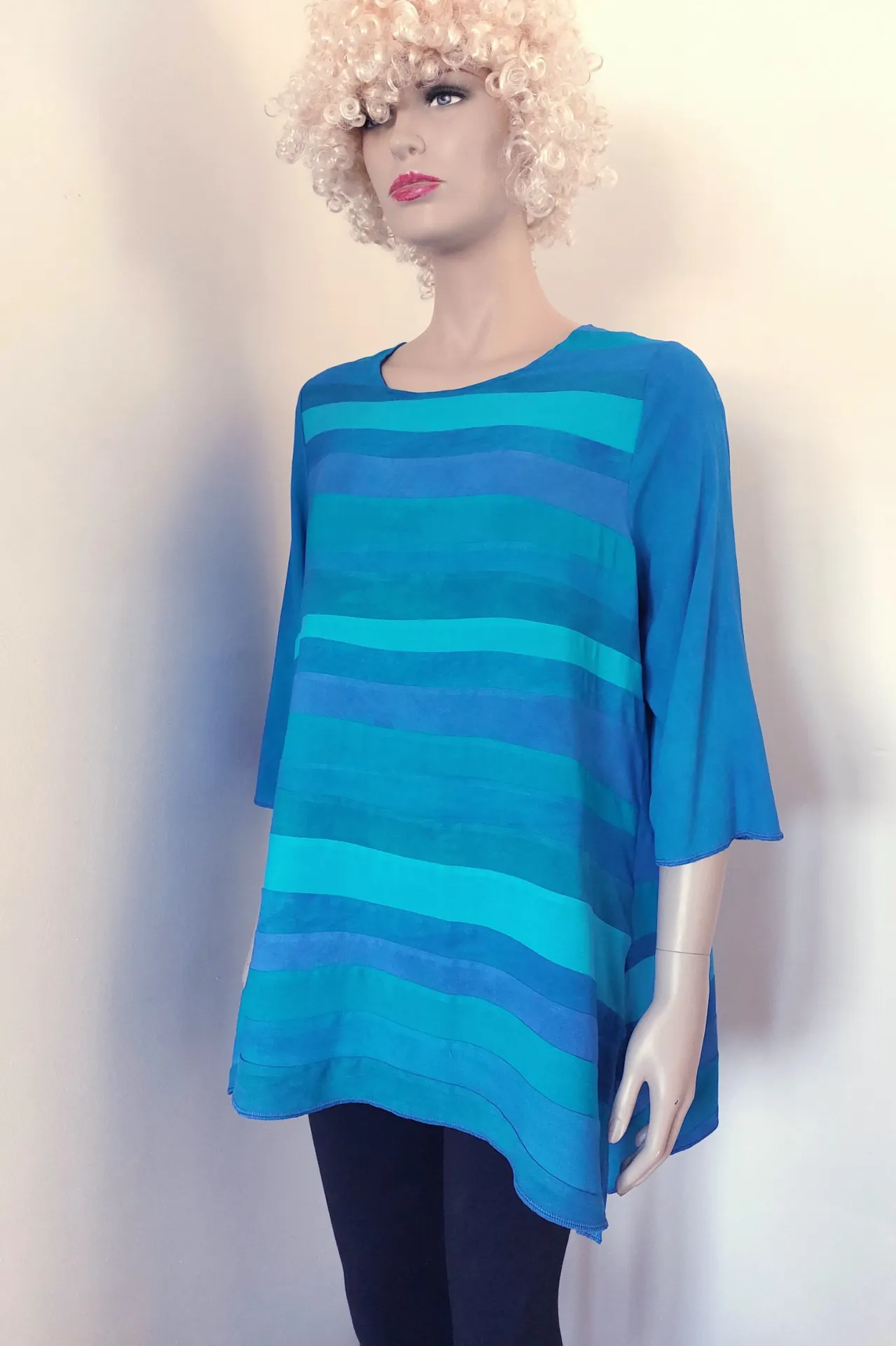 Viscose bloes, horizontale stroken, blauw, turquoise, zeegroen (S, mosgroen tinten)