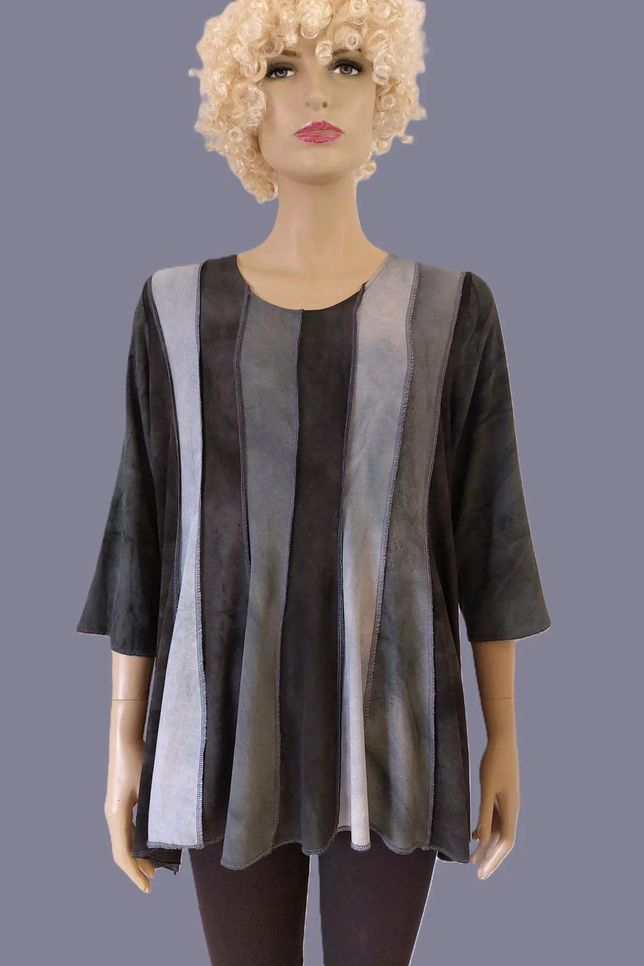 Viscose blouse, grijs tinten, met wijd uitlopende banen