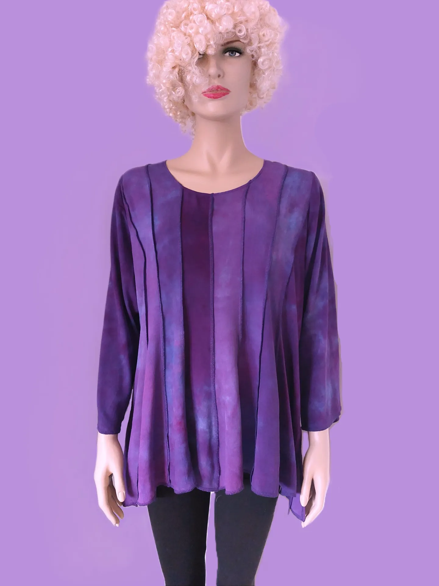 Paars lila cyclaam viscose blouse, met wijd uitlopende banen