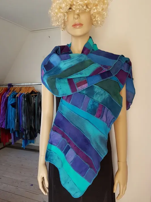sjaal met patchwork baantjes, blauw groen paars tinten