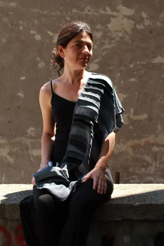 grijze viscose sjaal, handgeverfd