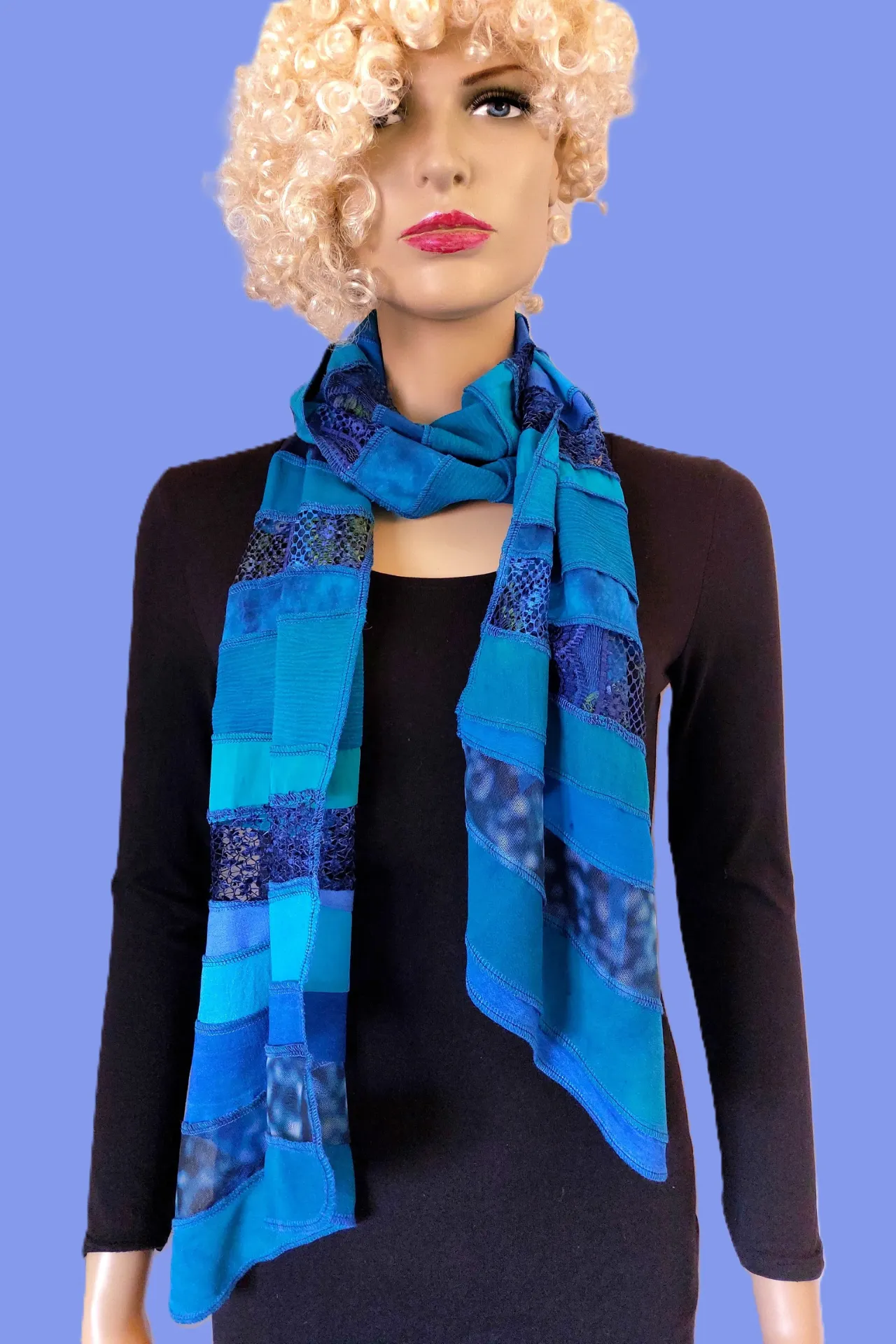 Viscose met allerlei stofjes: bloemetjes en kant, grappige combinaties, blauw-groen