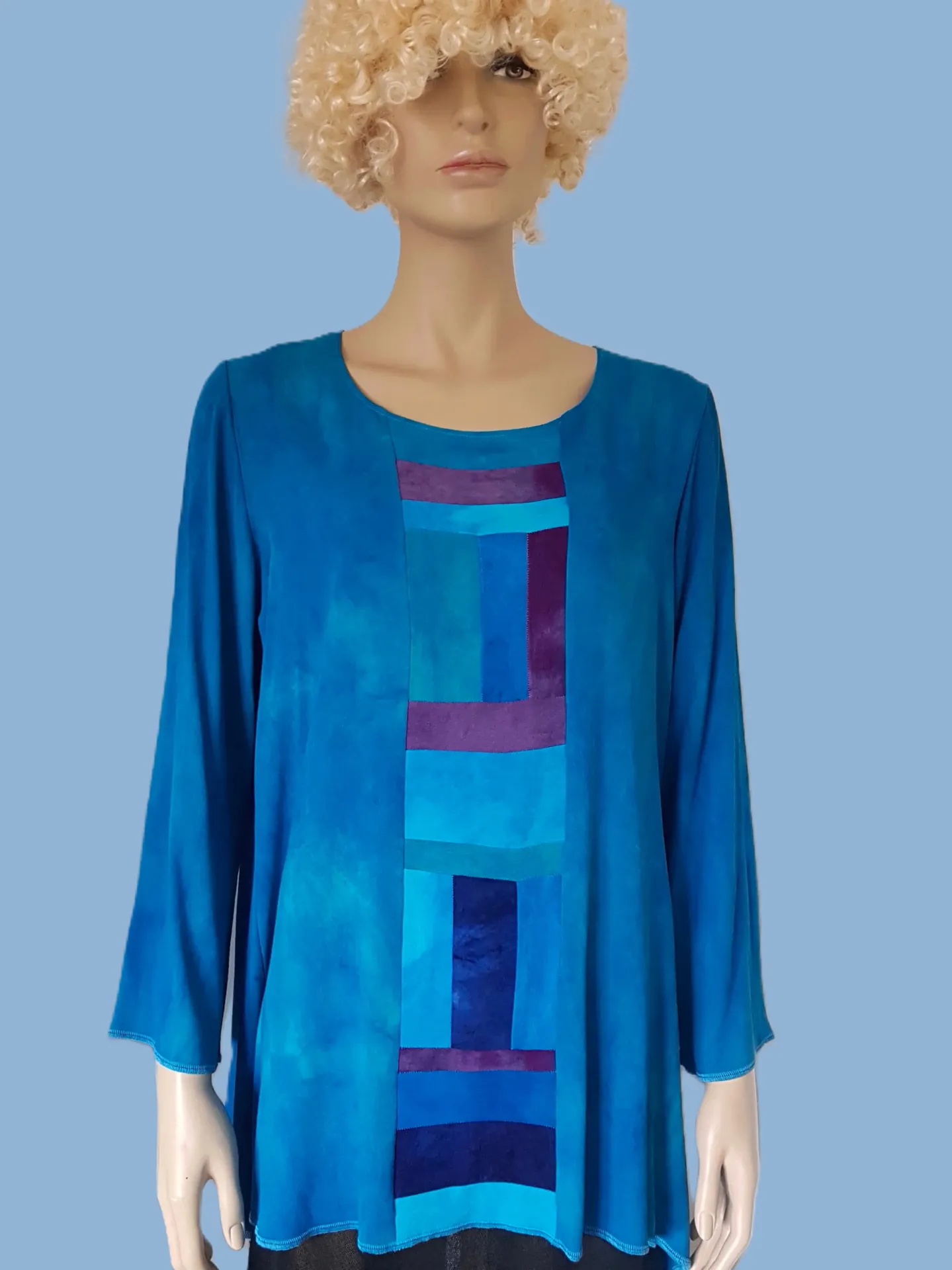 zeegroene blouse met patchwork baan