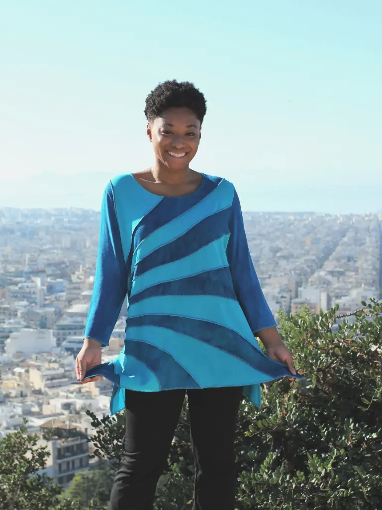 Blauwe blouse met ronde banen