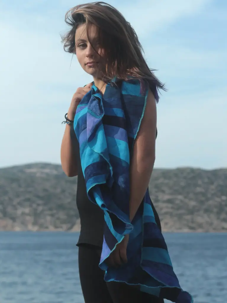 [S 425 V-blue] Blauwe viscose sjaal, blauw, turquoise, donkerblauw, handgeverfd