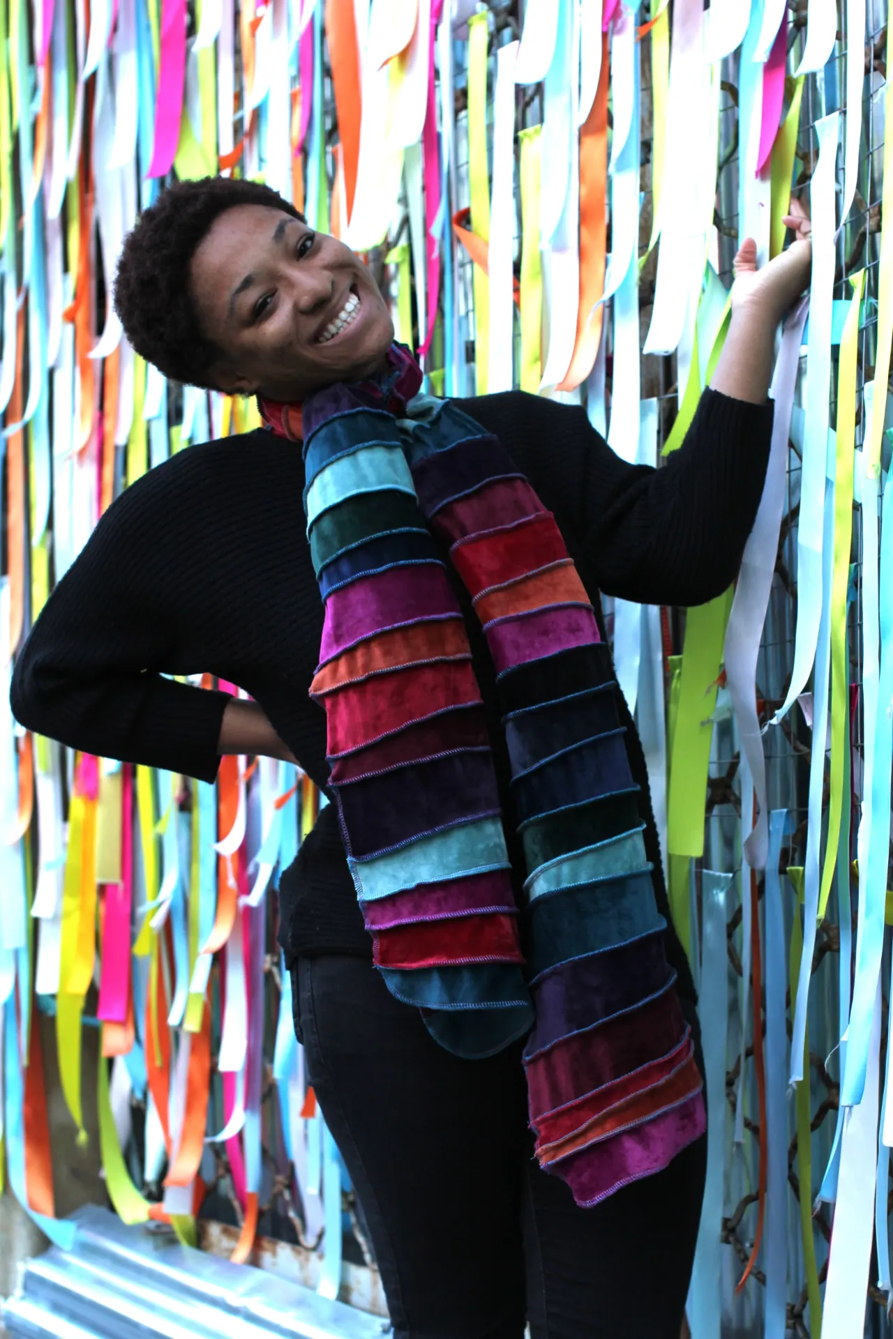 Heerlijk warme sjaal van zacht stretch fluweel, rood, fuchsia, roest-oranje, roest-bruin, aubergine-paars, licht-groen, donker-groen, navy, grijs, zwart, petrol