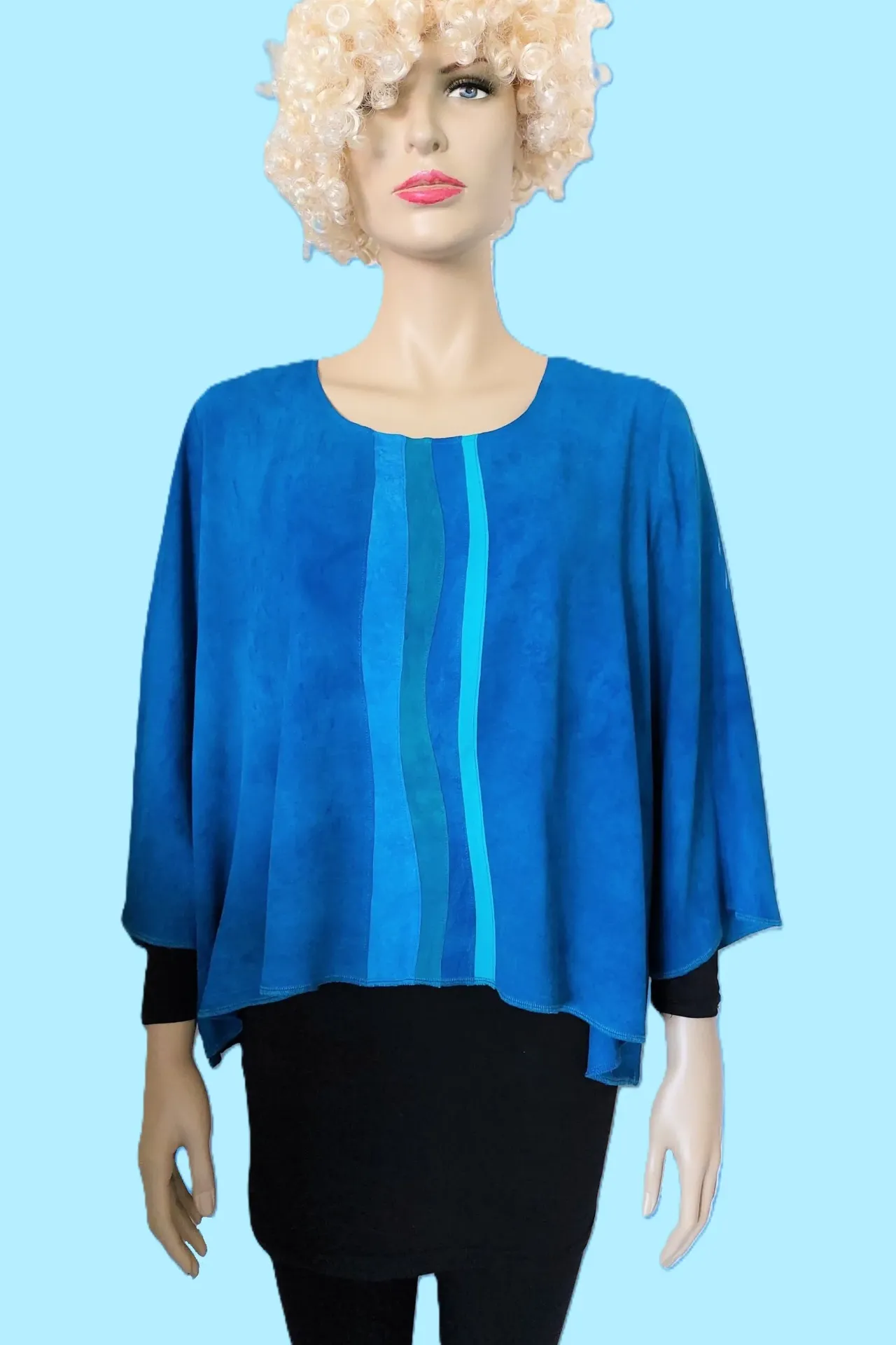 AANBIEDING!! Korte blouse met smalle golvende banen, maat XL